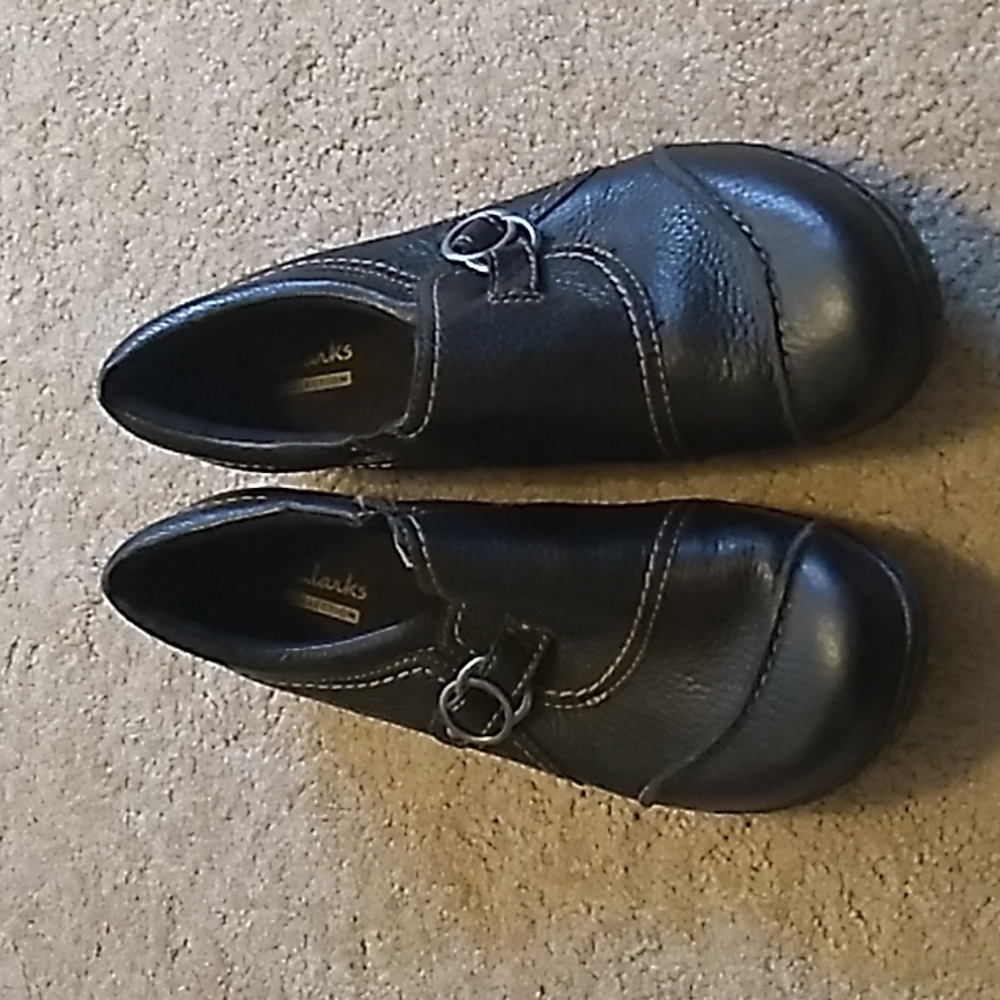 Women's Black Clarks Shoes, Size 7.5 - Picture 2 of 7